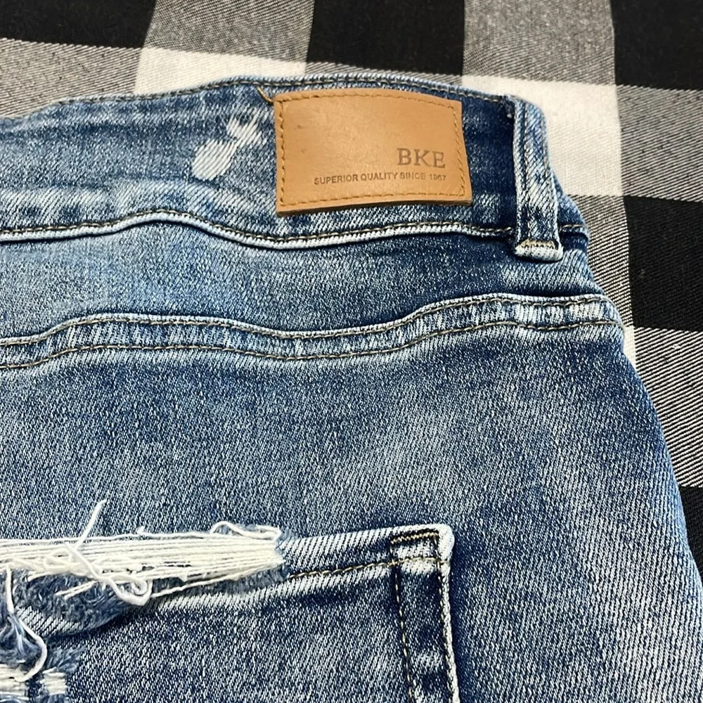 Buckle BKE Denim Jean Shorts Women's Size 36 x 3" Stretch Distressed Fray Hem - Picture 10 of 11